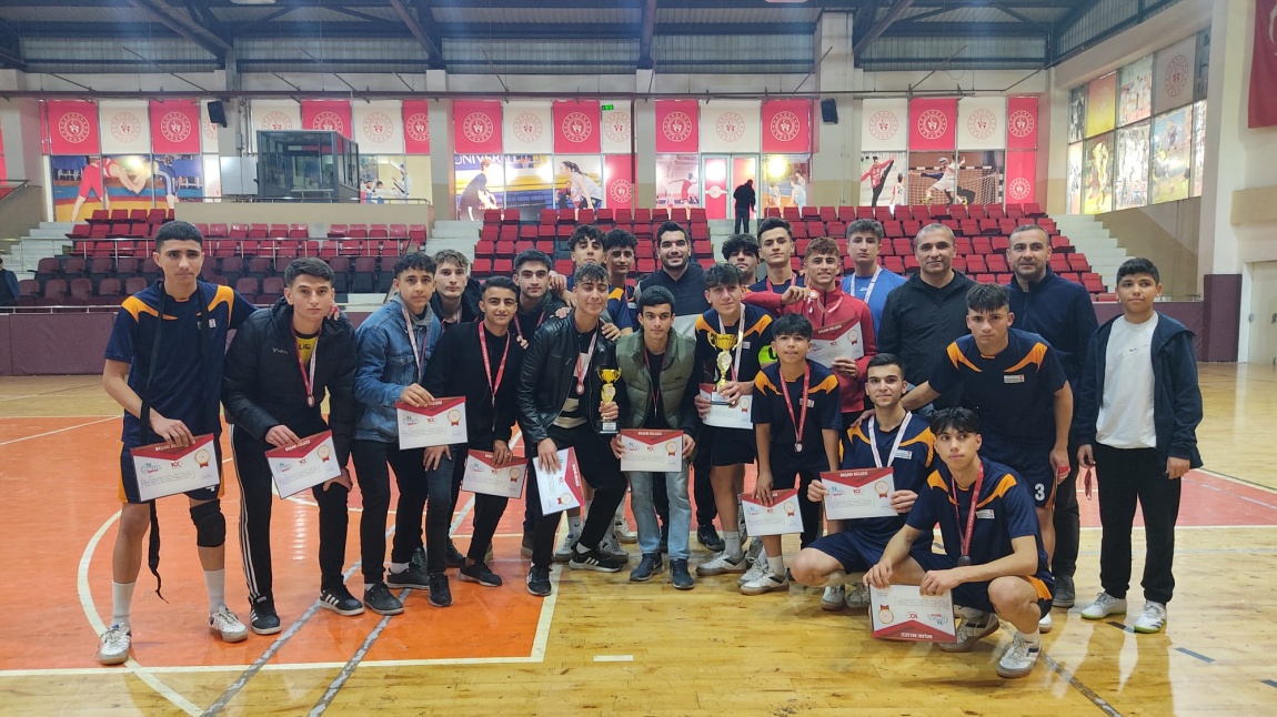 Okulumuz Futsal takımı yapılan karşılaşmalarda il genelinde 3. olmuştur. 